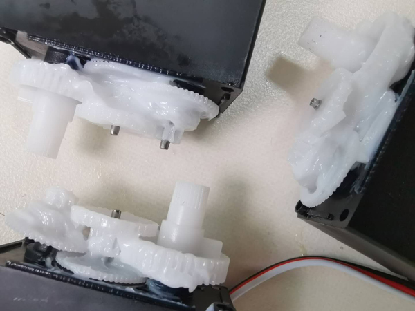 金屬齒輪潤(rùn)滑脂與塑料齒輪潤(rùn)滑脂之間有著什么區(qū)別？